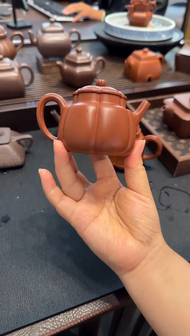 茶壶紫砂谭****泵繁花 朱泥
