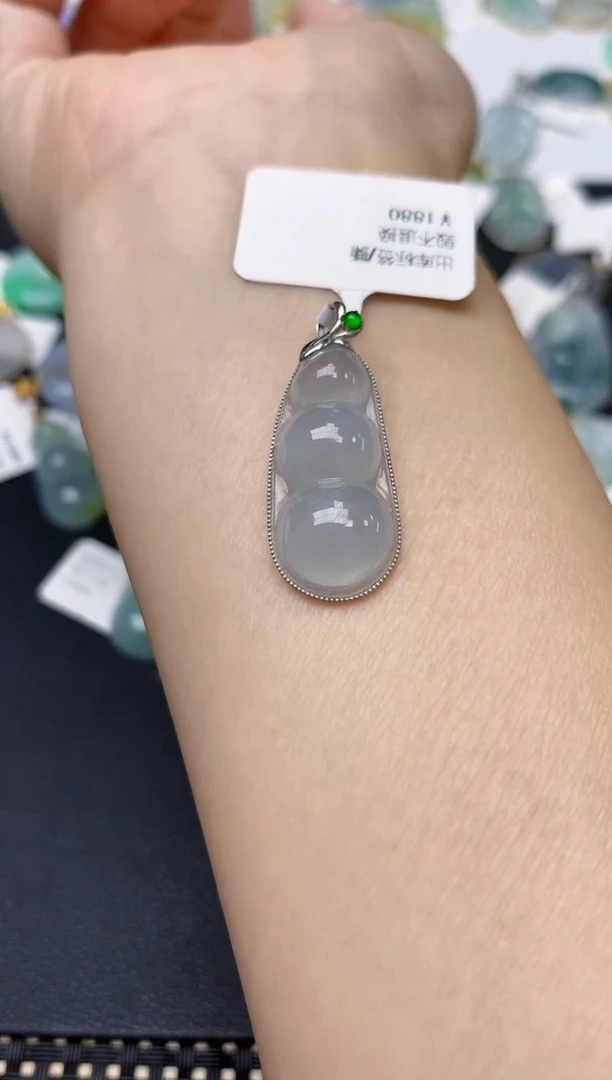 翡翠18K金镶嵌颈饰天然缅甸A货翡翠