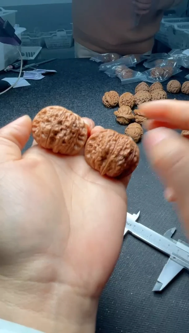 把件文玩核桃w193  血麒麟 40尺