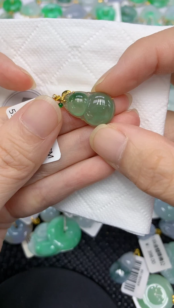 翡翠18K金镶嵌颈饰11111111
