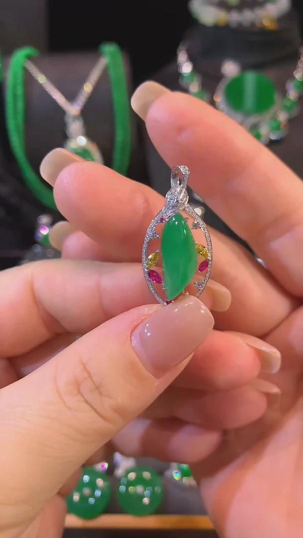 翡翠18K金镶嵌吊坠(不含链)吊坠
