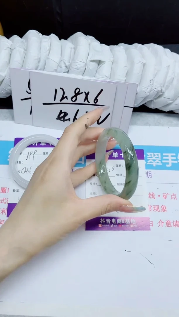 石英质玉手镯未镶嵌400