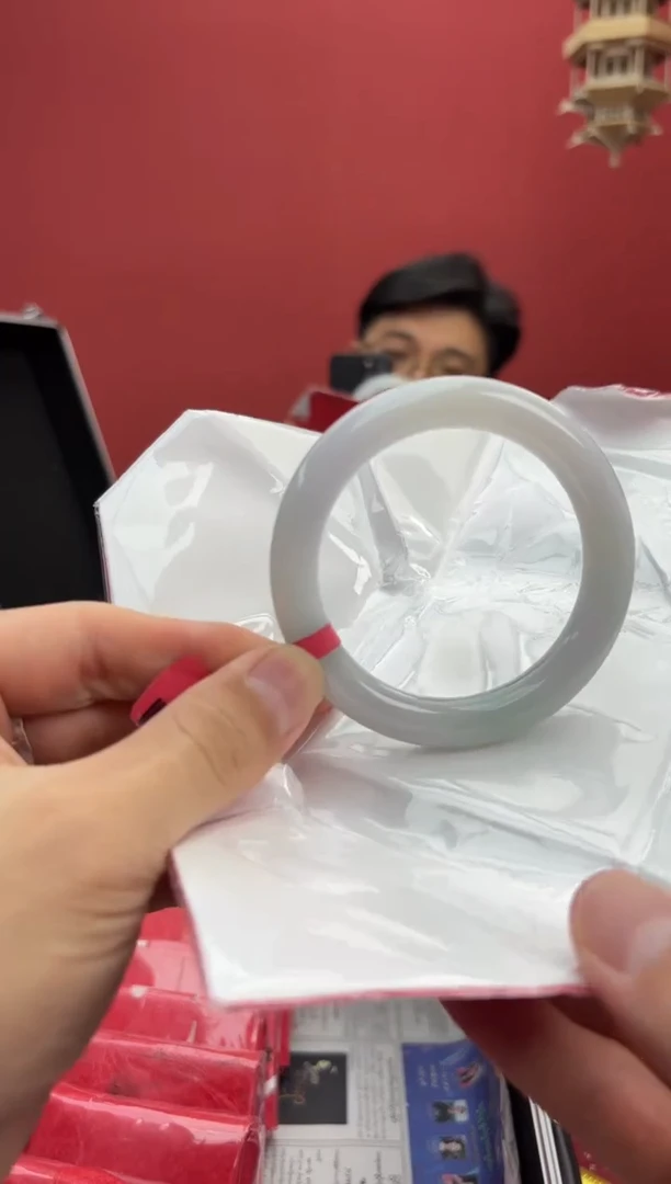 【闪购商品】翡翠手镯（圆镯）未镶嵌12手镯