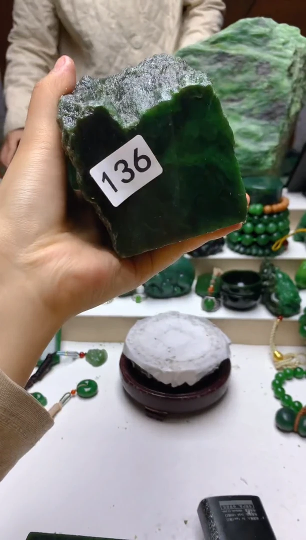 未镶嵌和田玉（碧玉）珠宝半成品1