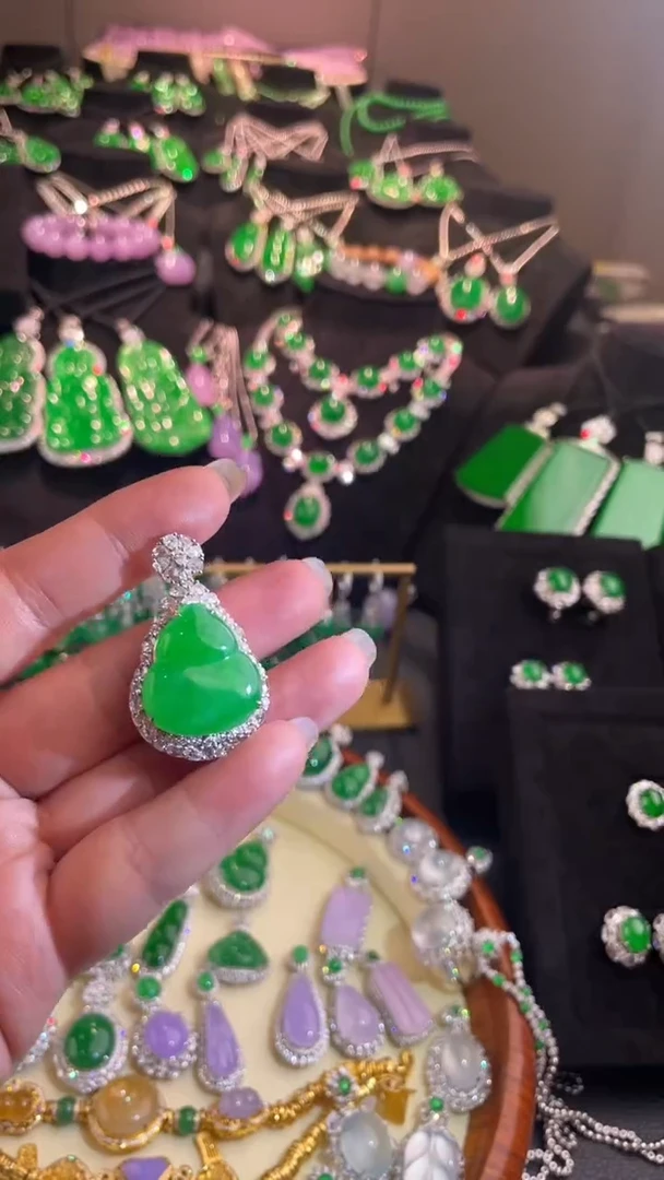 翡翠18K金镶嵌吊坠(不含链)吊坠