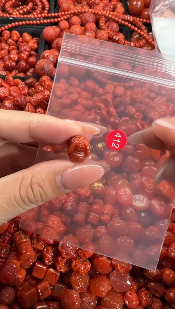 南红玛瑙未镶嵌颈饰1