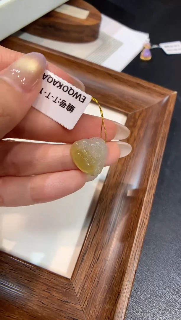 颈饰未镶嵌翡翠佛公