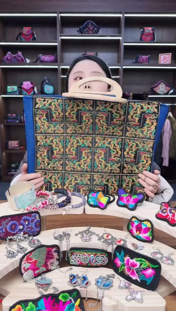 织绣A188蒙阿苏苗绣传承店