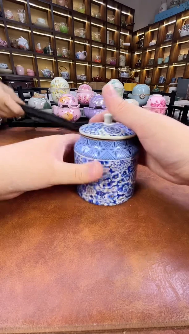 青花茶叶瓶...........