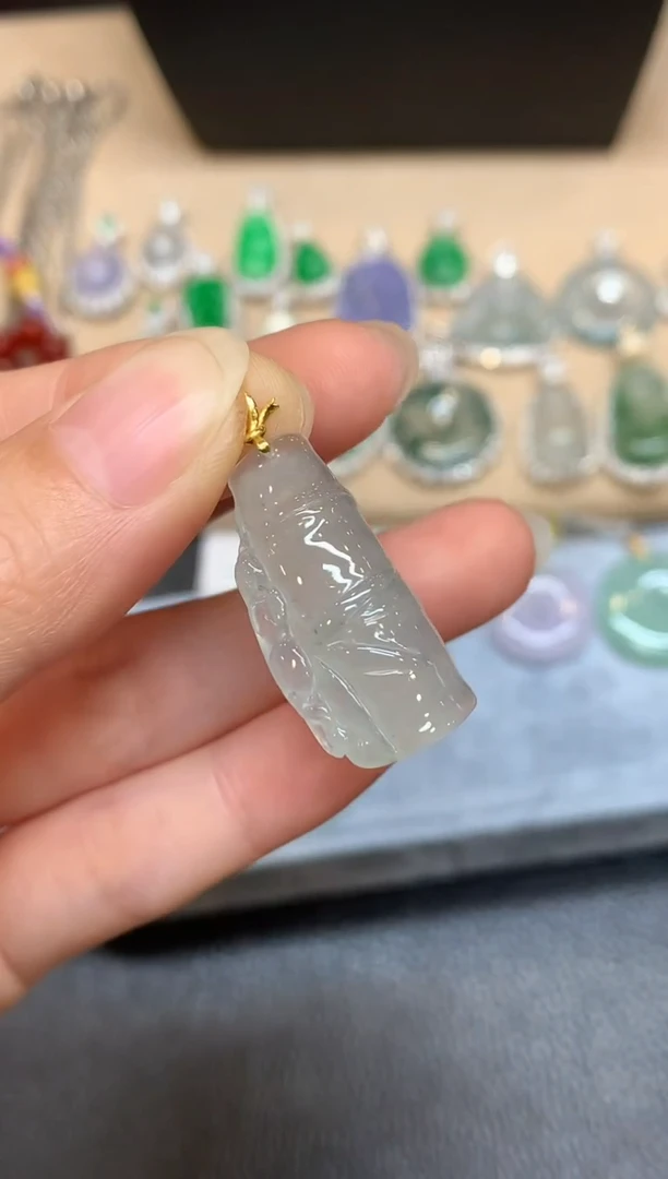 颈饰18K金镶嵌翡翠竹节【无服务费