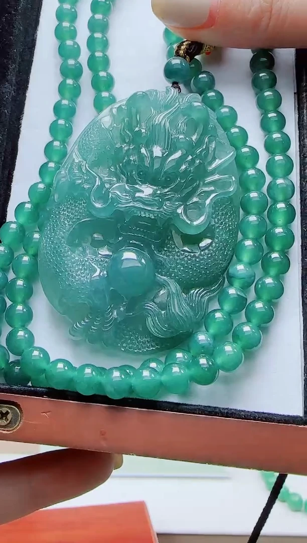 颈饰未镶嵌翡翠多样性发其一79559         龙牌椭圆+珠链
