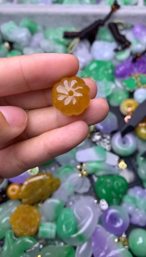 颈饰未镶嵌翡翠缅甸翡翠吊坠