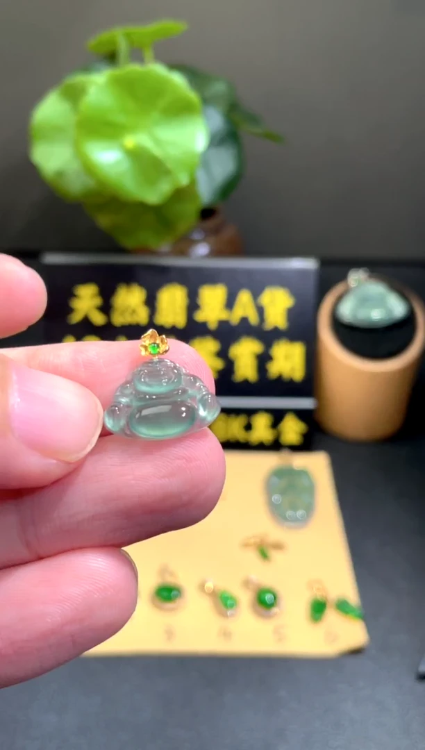 颈饰18K金镶嵌翡翠翡翠A货3