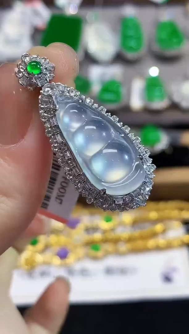 吊坠(不含链)18K金镶嵌翡翠幸**蝎AL