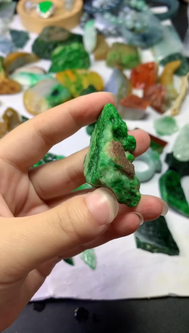颈饰未镶嵌翡翠悦**山024天然翡翠