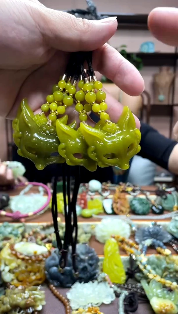 未镶嵌岫玉吊坠多样性发货发其中之一