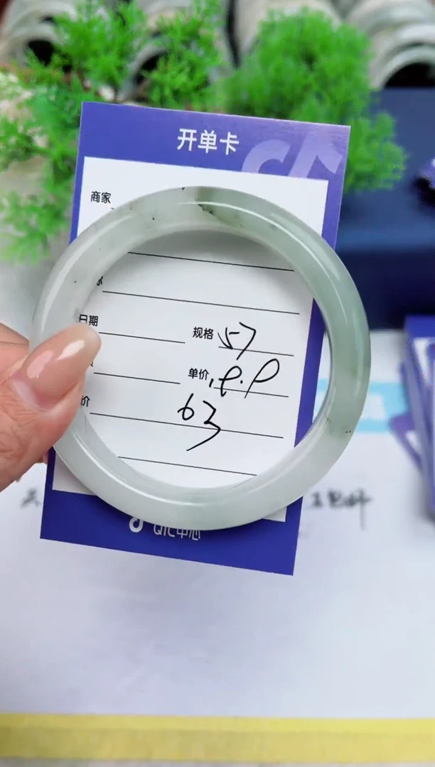 【闪购商品】石英质玉手镯未镶嵌63