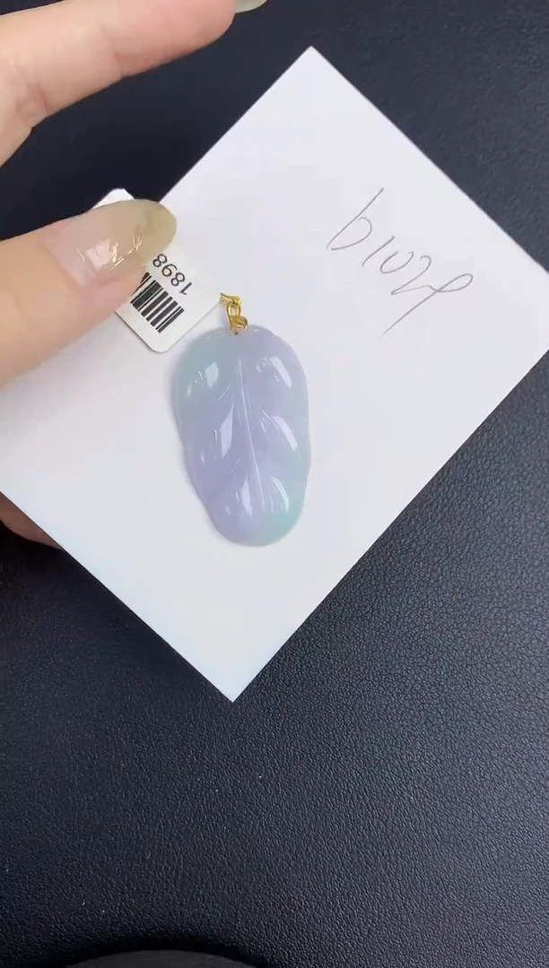 翡翠18K金镶嵌颈饰缅甸天然翡翠A货