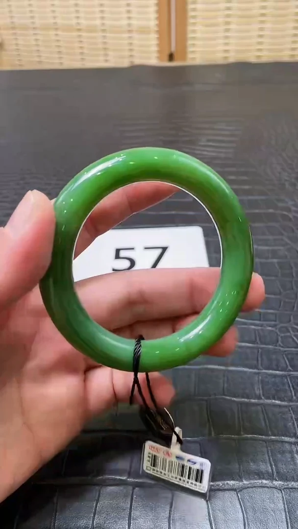 和田玉（碧玉）手镯未镶嵌一个