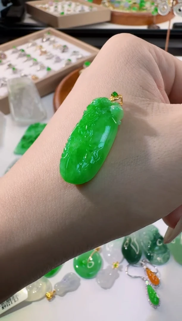 翡翠18K金镶嵌吊坠(不含链)缅甸A货翡翠