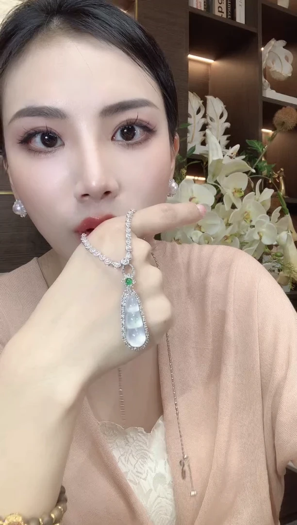 吊坠(不含链)18K金镶嵌翡翠C23