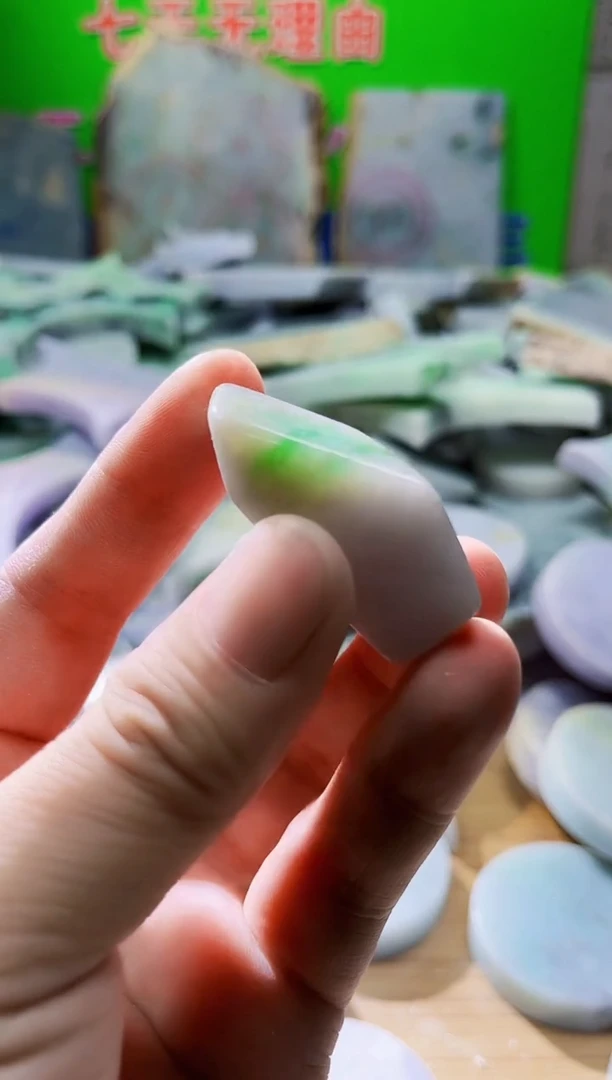 翡翠未镶嵌颈饰天然翡翠A货387