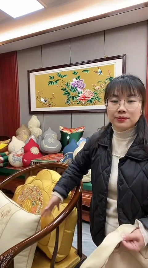 鹅绒米白麻布牡丹云朵枕特价