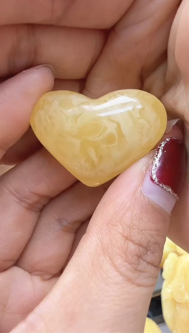 【闪购商品】琥珀裸石未镶嵌挂坠