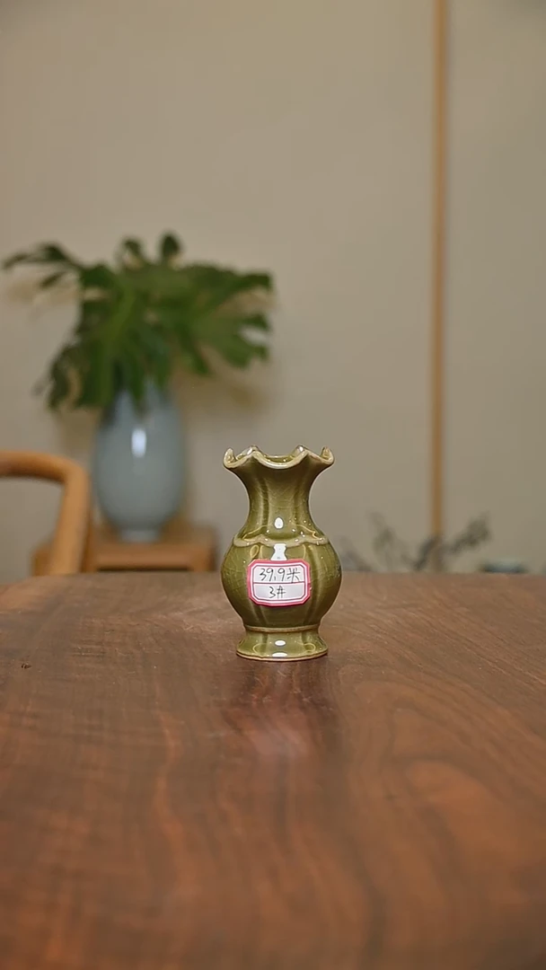 3#荷叶口瓶 矿石釉 微瑕 无款