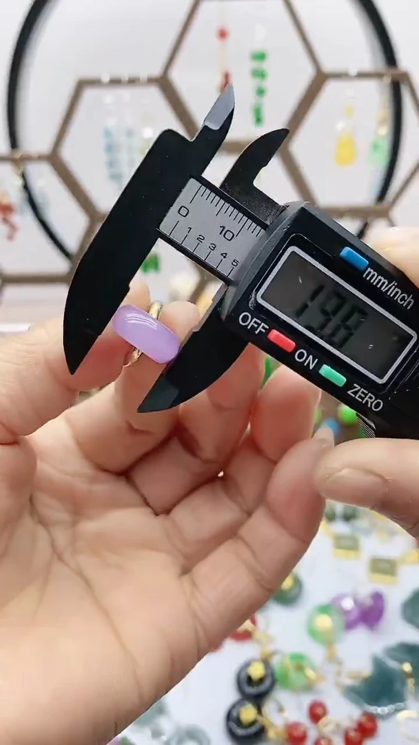 未镶嵌石英质玉（天山翠）耳饰45