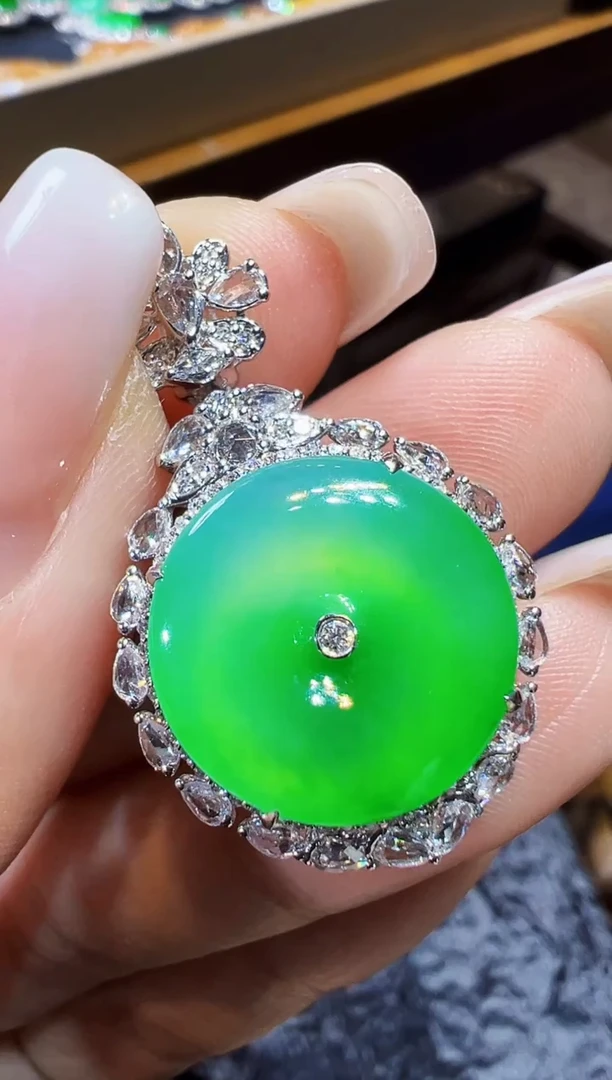 吊坠(不含链)18K金镶嵌翡翠平安扣