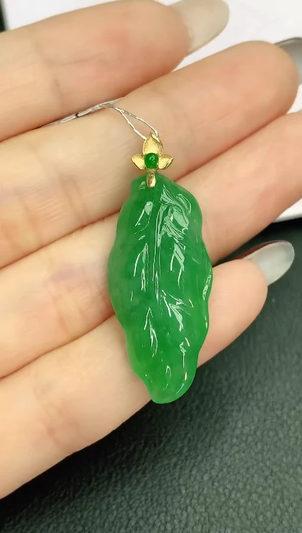 颈饰18K金镶嵌翡翠赠礼盒证书 麦麦