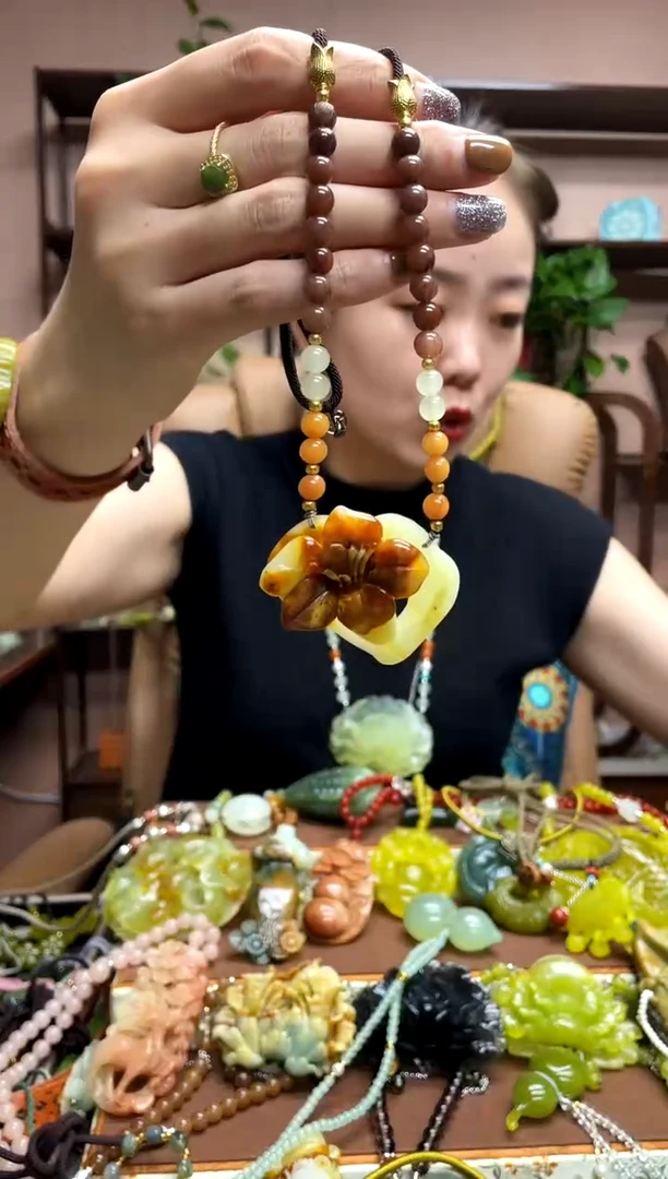 未镶嵌岫玉吊坠`