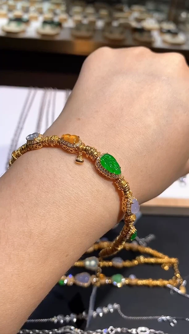 18K金镶嵌手链翡翠手链