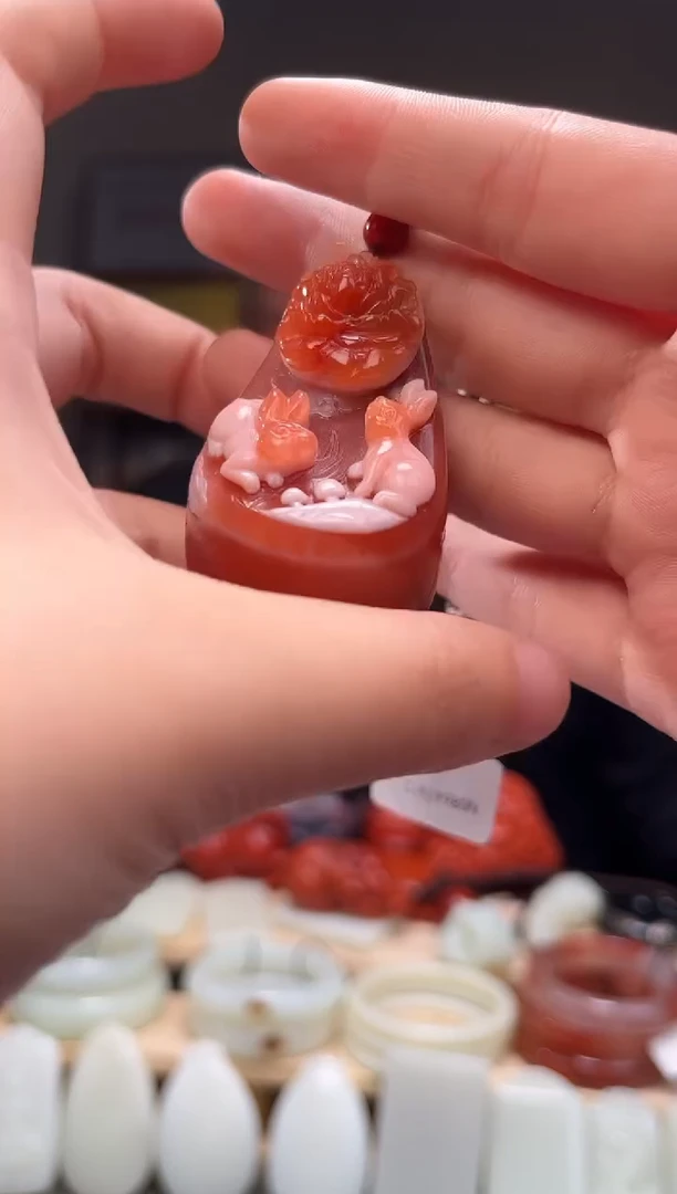 颈饰未镶嵌南红玛瑙吊坠