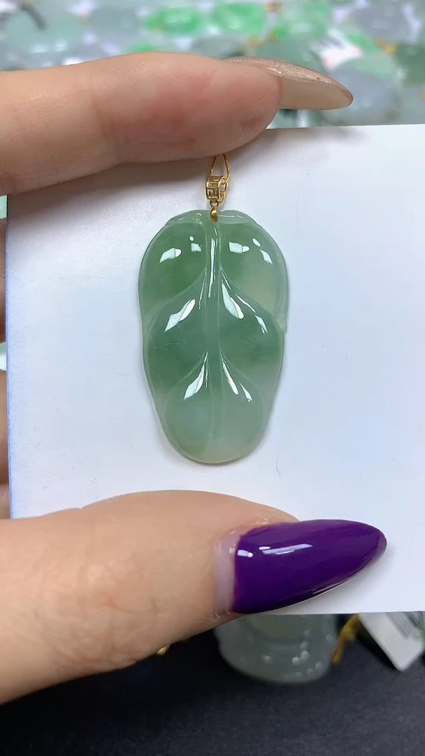 颈饰18K金镶嵌翡翠