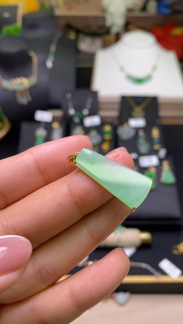 【闪购商品】翡翠颈饰18K金镶嵌净货18016