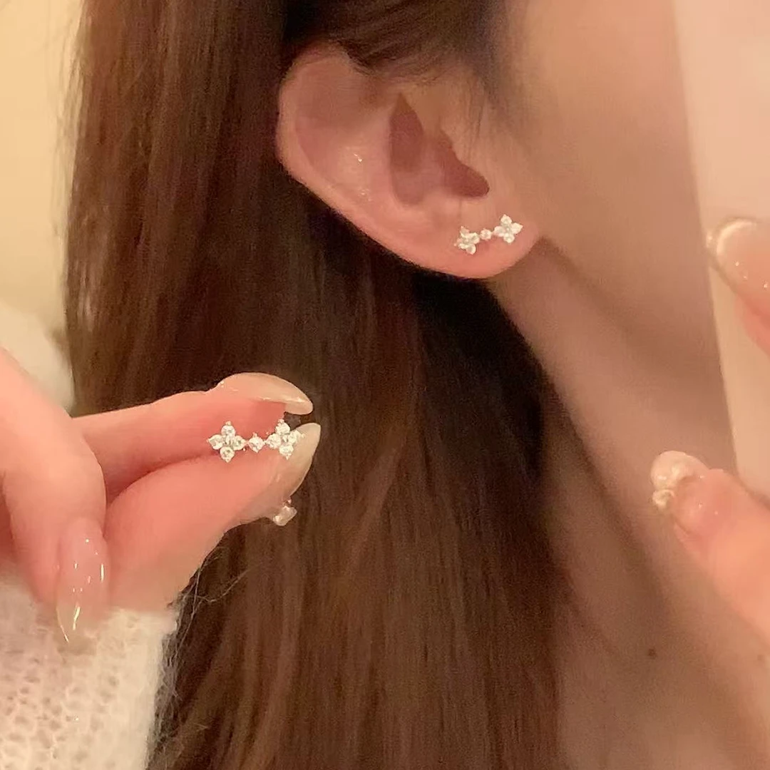 铜合金锆石耳饰 早秋韩系闪锆迷你四叶花耳环女气质百搭耳针耳饰