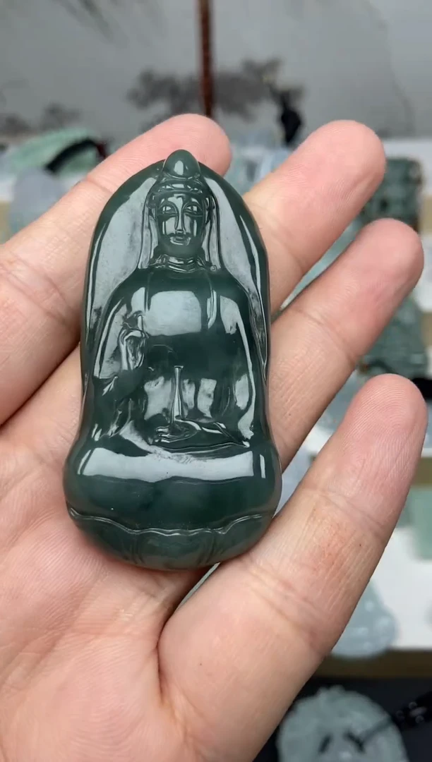 颈饰未镶嵌翡翠素衣观音