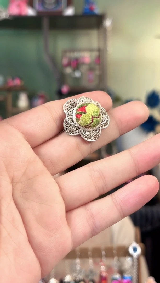 彩云南阁非遗老绣饰品542*1