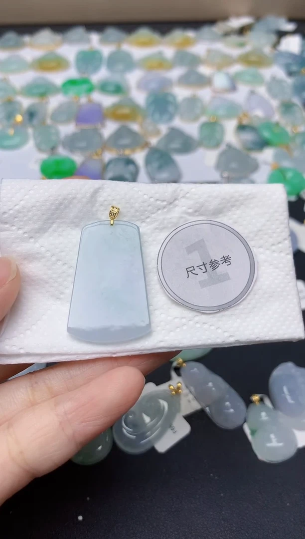 翡翠18K金镶嵌颈饰天然缅甸A货翡翠