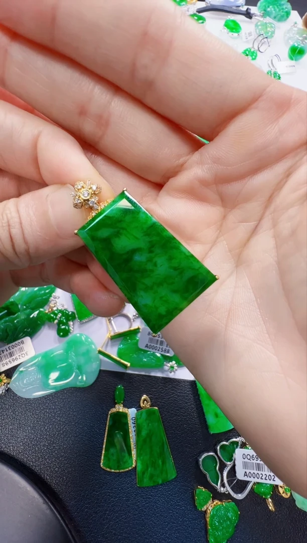 翡翠18K金镶嵌吊坠(不含链)5800