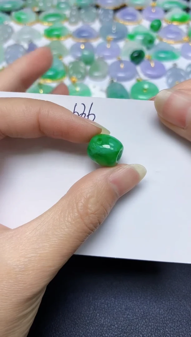 翡翠未镶嵌颈饰 天然缅甸翡翠A货