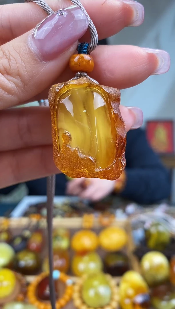 【闪购商品】琥珀裸石未镶嵌基地发货 一物一证 顺丰包邮