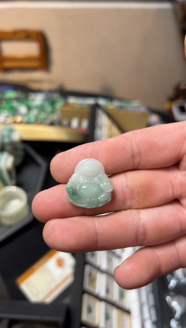 颈饰未镶嵌翡翠翡翠小佛公。