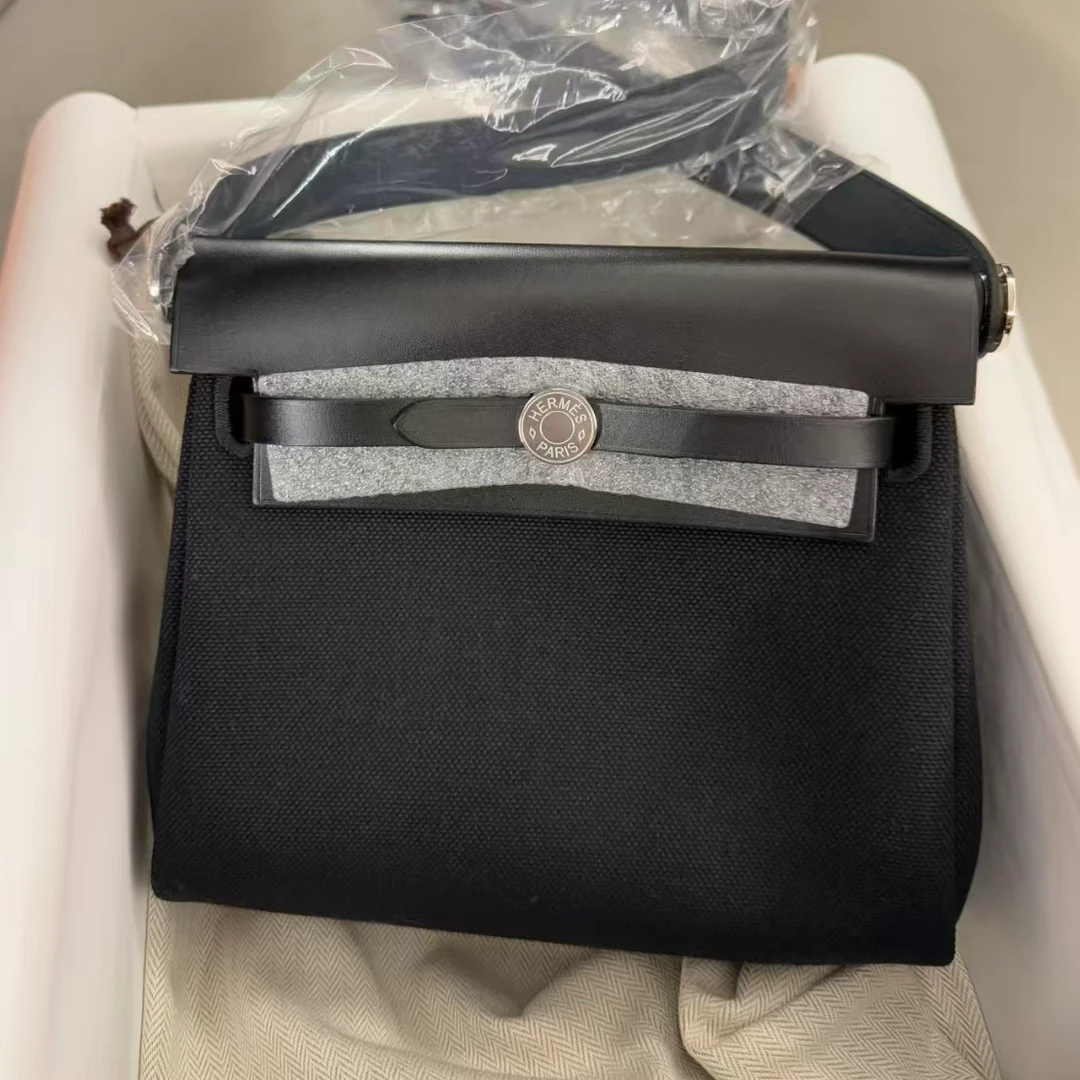 未使用 Hermes/爱马仕 /青奢荟/迷你herbag黑色斜挎包/K刻/92051