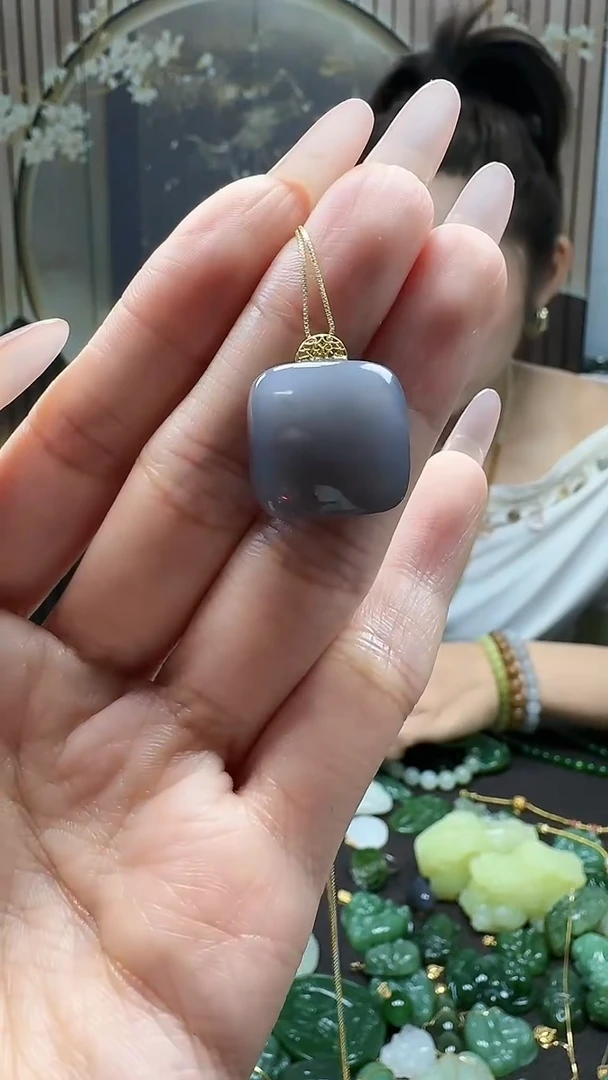 吊坠(不含链)18K金镶嵌和田玉1