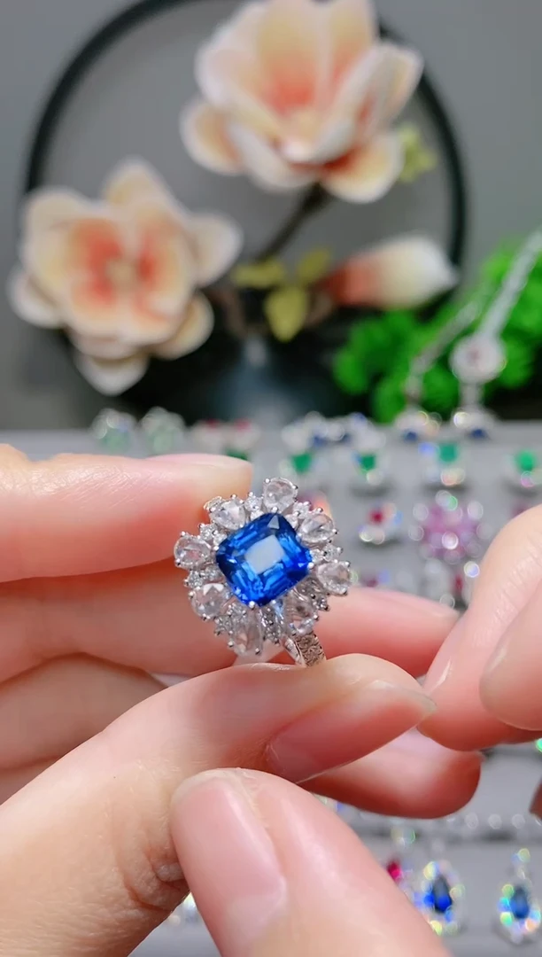 18K金戒指蓝宝石18K金镶嵌.