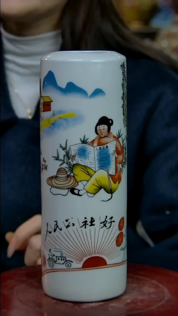 摆件陶景德镇陶瓷摆件看报笔筒