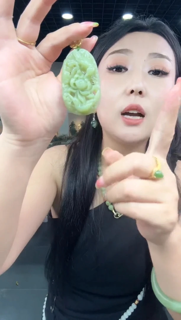 岫玉未镶嵌颈饰湖水绿喜鹊【万能扣】